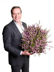 Eigenaar ABflexkracht Hans met bloemen.
