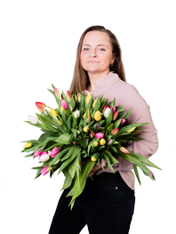 Medewerker ABflexkracht met boeket bloemen