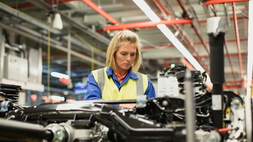 Teamleider in actie op de productievloer – vacatures bij ABflexkracht.